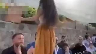 Sosyal medyada infial yaratan görüntü! Alkol masasında küçük kız çocuğunu oynattılar, açıklama geldi