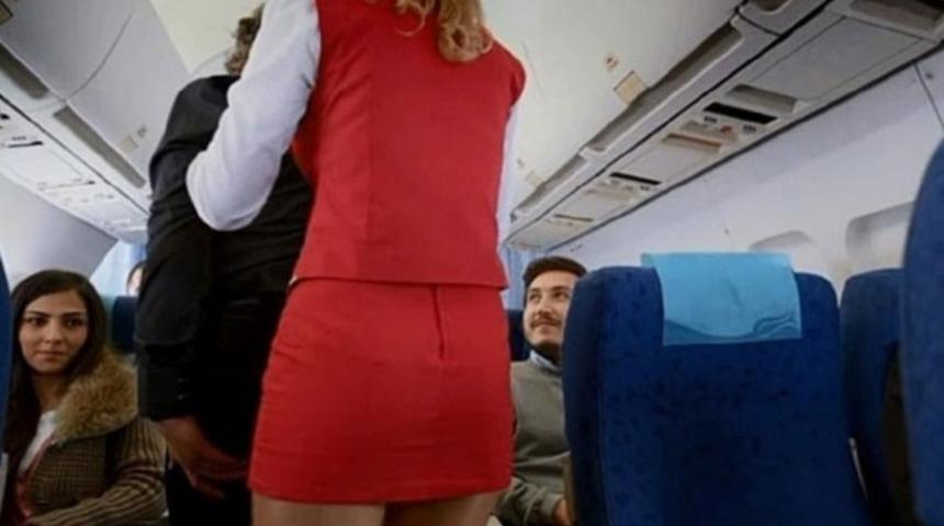 U&ccedil;akta yanında uyuyan kadını taciz etti, inişte tutuklandı!