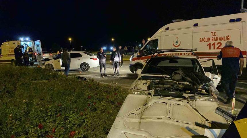 Erzincan&rsquo;da trafik kazası: 7 yaralı