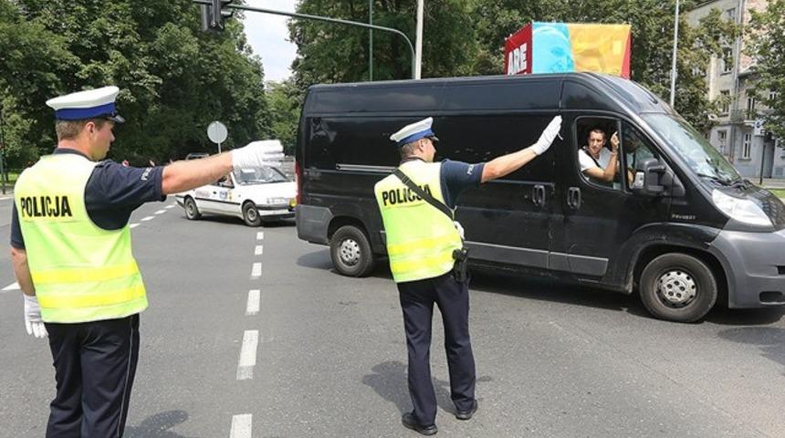 Polonya'da 14 yaşındaki T&uuml;rk kız &ccedil;ocuğuna ırk&ccedil;ı saldırı!