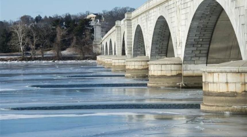 ABD'yi soğuk hava vurdu! Nehirler bile dondu