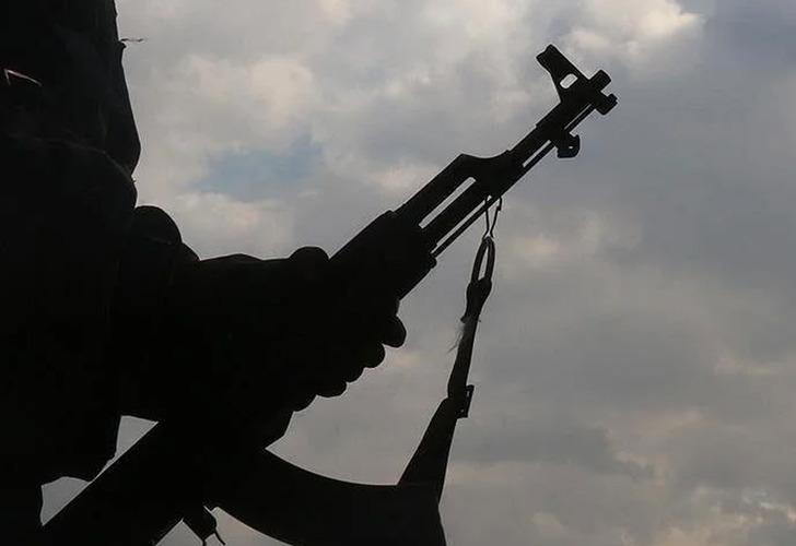 Terör örgütünde çözülme sürüyor! İkna çalışmaları sonucu 2 PKK'lı terörist teslim oldu