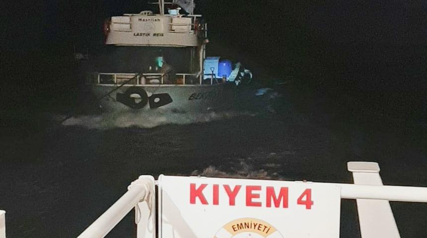 Marmara Adası açıklarında sürüklenen tekne kurtarıldı