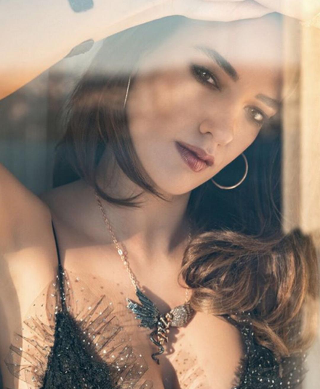 Seda Bakan'dan &ccedil;arpıcı pozlar!