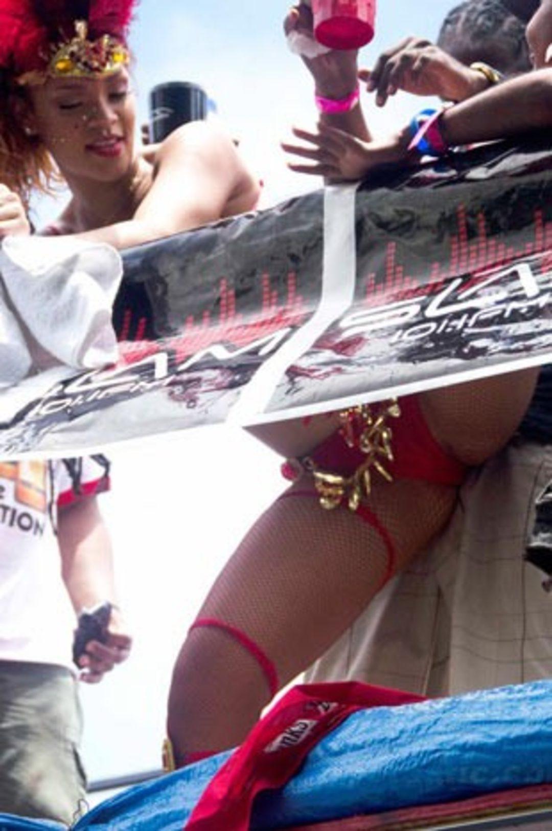 Rihanna pantless photo