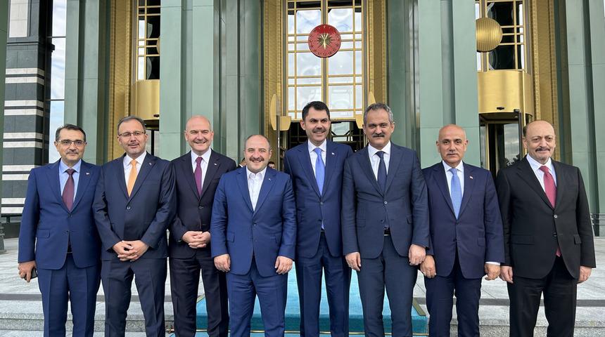 Bakanlardan güldüren 'boy' paylaşımı! "Kısa olan biz değiliz"