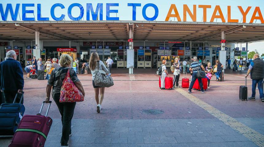 Antalya'ya turist akını! Sayılar paylaşıldı... En &ccedil;ok o &uuml;lkeden geldiler
