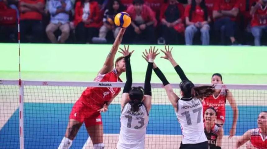 TÜRKİYE SIRBİSTAN VOLEYBOL MAÇI İZLE! Türkiye Sırbistan maçı nerede oynanacak, saat kaçta? Filenin Sultanları galibiyet için sahada