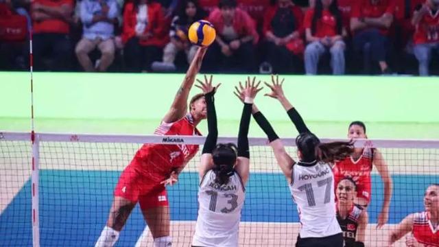 TÜRKİYE SIRBİSTAN VOLEYBOL MAÇI İZLE! Türkiye Sırbistan maçı nerede oynanacak, saat kaçta? Filenin Sultanları galibiyet için sahada