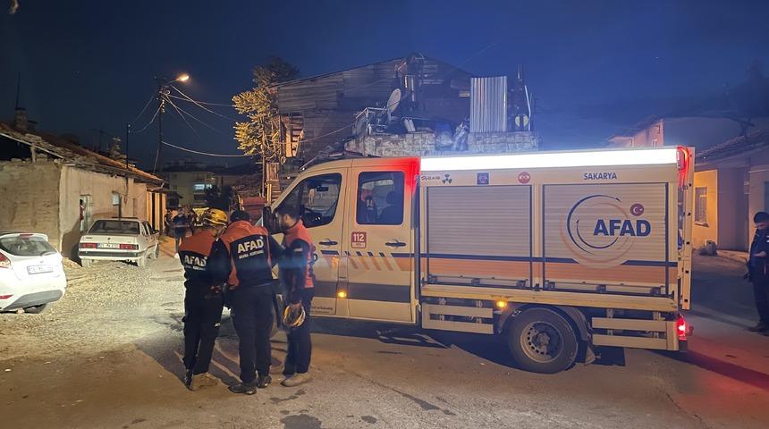 Malatya'da iki katlı kerpiç evin bir bölümü çöktü