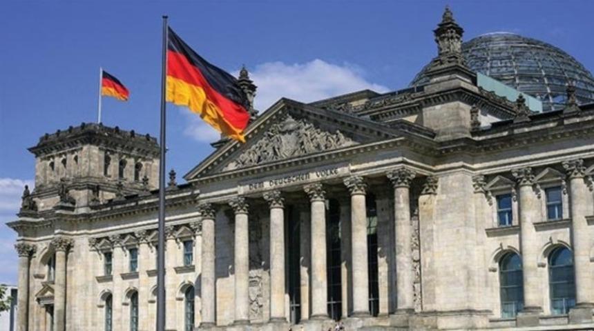 Almanya, İsrail devletini tanımayan g&ouml;&ccedil;menleri sınır dışı edecek