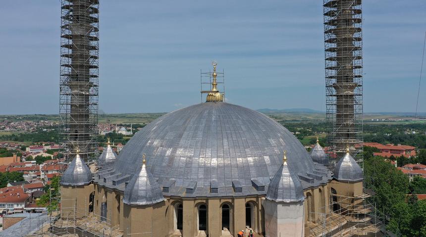 Restorasyondaki Selimiye Camisi'nin ana kubbe aleminin montajı tamamlandı