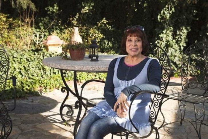 Şimdilerde ekranlardan uzak bir hayat yaşayan Seden Kızıltunç tiyatro sahnelerini bırakmadı.