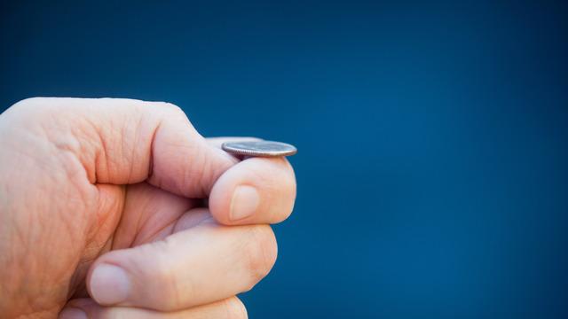 Adaylar eşit oy alınca... İspanya'da 5 belediye başkanı yazı tura ile belirlendi!