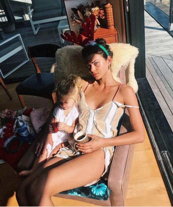 Hayranları çıldırdı! Georgia Fowler üstsüz ve makyajsız   G4