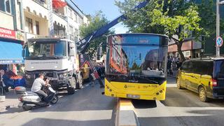 Faciadan dönüldü! Fren yerine gaza bastı... İETT otobüsü refüje çıktı