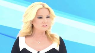 Müge Anlı eşi Şinasi Yüzbaşıoğlu'nda gelen mesajı canlı yayında okudu! Hamam detayı herkesi güldürdü