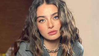 Ayça Ayşin Turan derin göğüs dekoltesiyle nefes kesti! 'Her seferinde daha seksi'