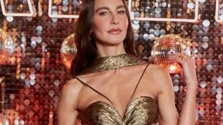 Ece Sükan kalçasına kadar yırtmacıyla dikkat çekti! Dekolteli pozları olay... 