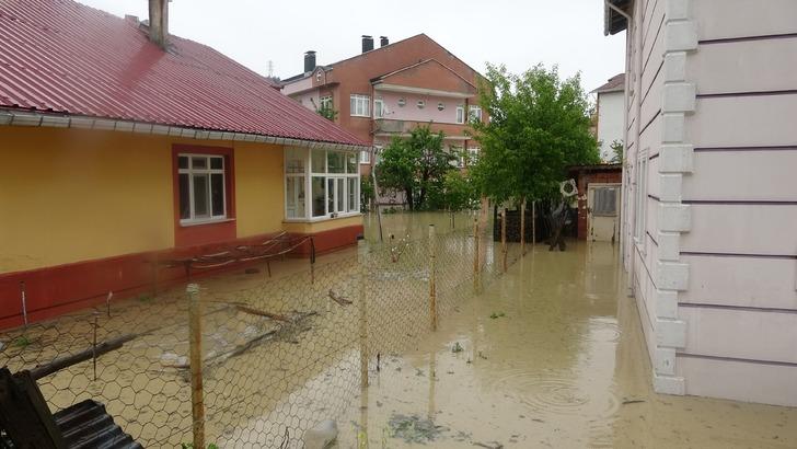 Kastamonu'nun Azdavay ilçesinde sel felaketi! Yüzlerce ev sular altında kaldı G4