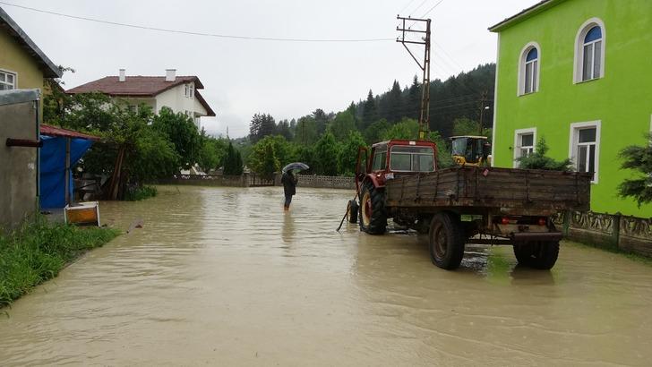 Kastamonu'nun Azdavay ilçesinde sel felaketi! Yüzlerce ev sular altında kaldı G5