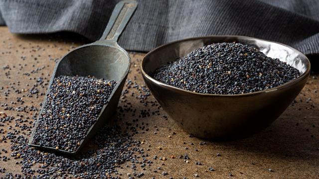 Uykusuzluk çekenler için bir avuç yemek bile yeterli! Vücudu tıka basa vitamin dolduruyor