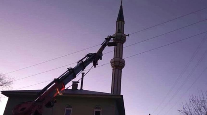 İmamın talihsiz &ouml;l&uuml;m&uuml;: Cesedi minareden vin&ccedil;le indirildi