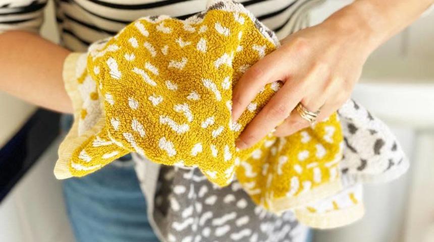 Boşa para harcamayın! Sertleşmiş havlularınız bu y&ouml;ntemle yumuşacık olacak