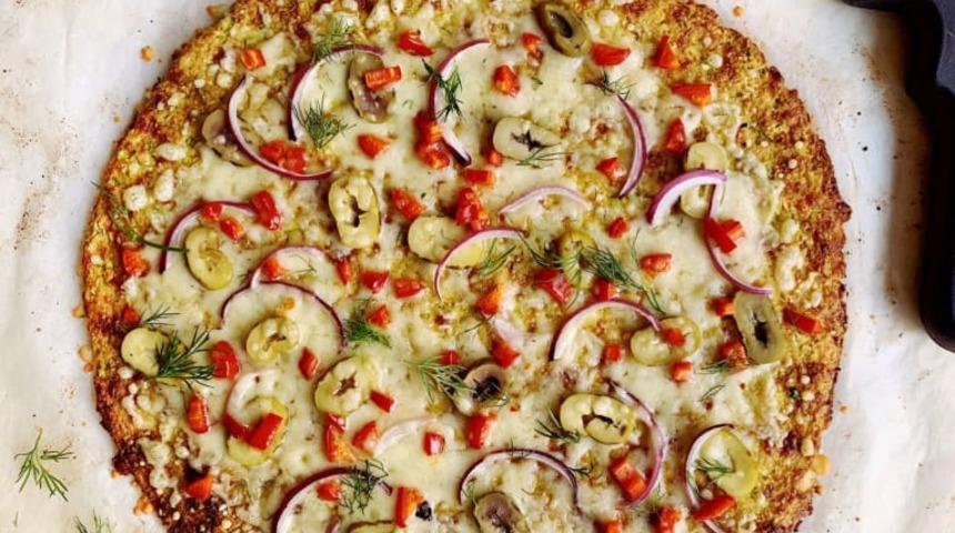 Hem fit hem çok kolay! Evde şipşak hazırlayacağınız kilo aldırmayan kabak pizza tarifi!