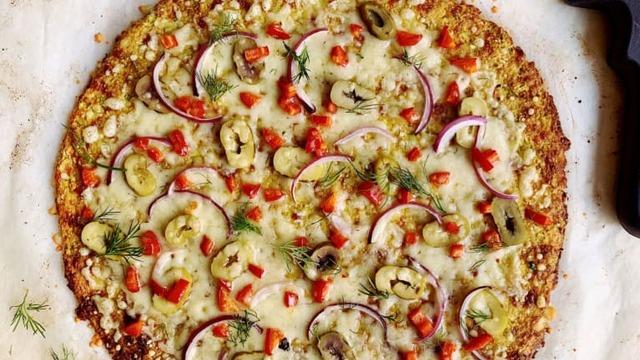 Hem fit hem çok kolay! Evde şipşak hazırlayacağınız kilo aldırmayan kabak pizza tarifi!