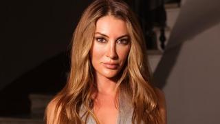 Transparan giyen Merve Oflaz göğüs dekolteli pozuyla nefes kesti