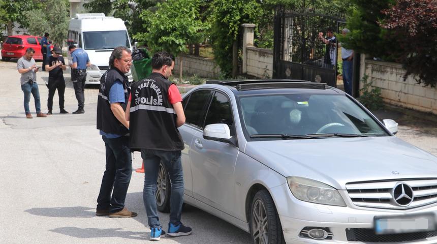 Evinin önünde 2 saat pusu kurdu: Genç kadını bacağından vurdu!