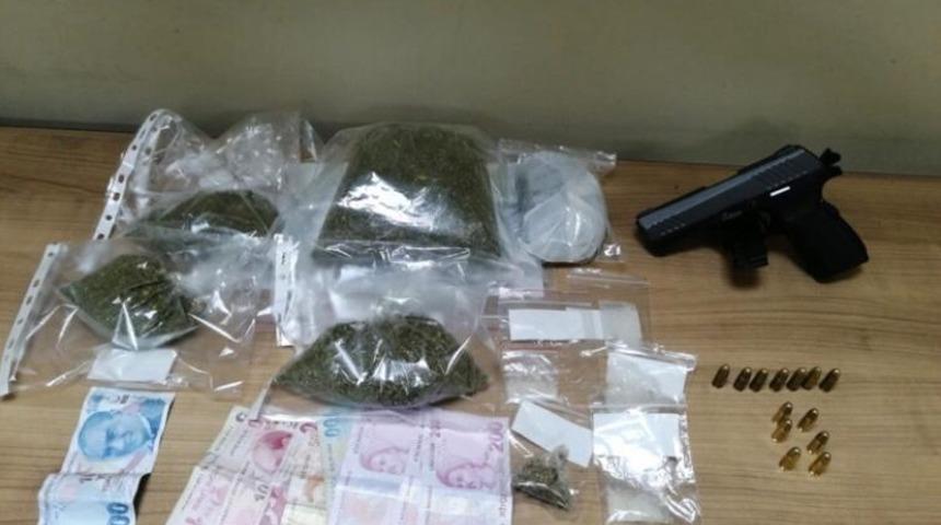 Kocaeli'de uyuşturucu operasyonunda yakalanan 2 zanlı tutuklandı