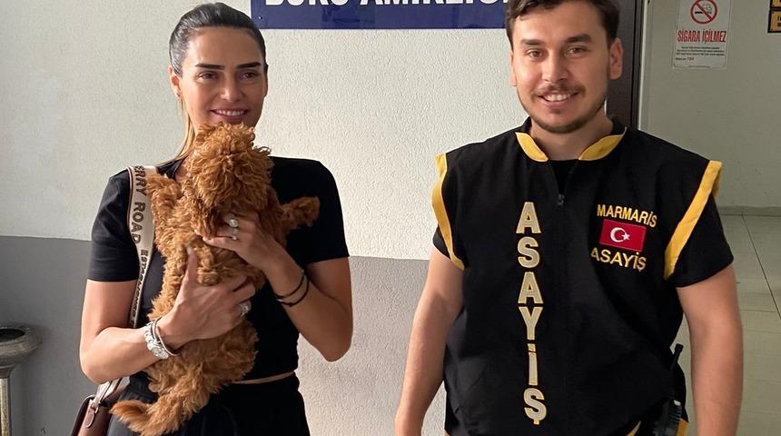 İsrailli turistin kaybolan köpeği polislerce bulunup sahibine teslim edildi