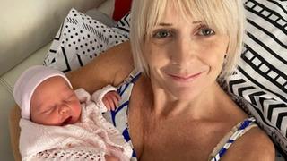 İlk bebeğini 53 yaşında doğurdu! Anne olduğuma inanamıyorum