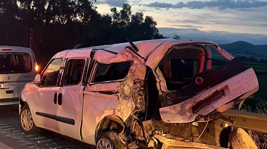 İzmir-Aydın Otoyolu'ndaki zincirleme kazada 6 kişi yaralandı