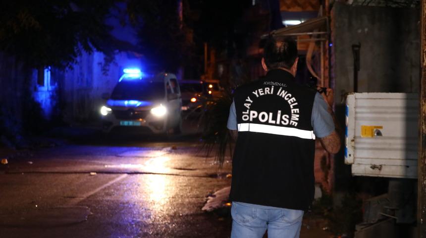 İzmir'de çıkan silahlı kavgada 2 kişi ağır yaralandı