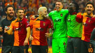 Galatasaray Fenerbahçe'yi yendi, kupasına kavuştu! Golcü isim kutlamalar sonrası ayrılığı açıkladı: Önümüzdeki yıl yokum!