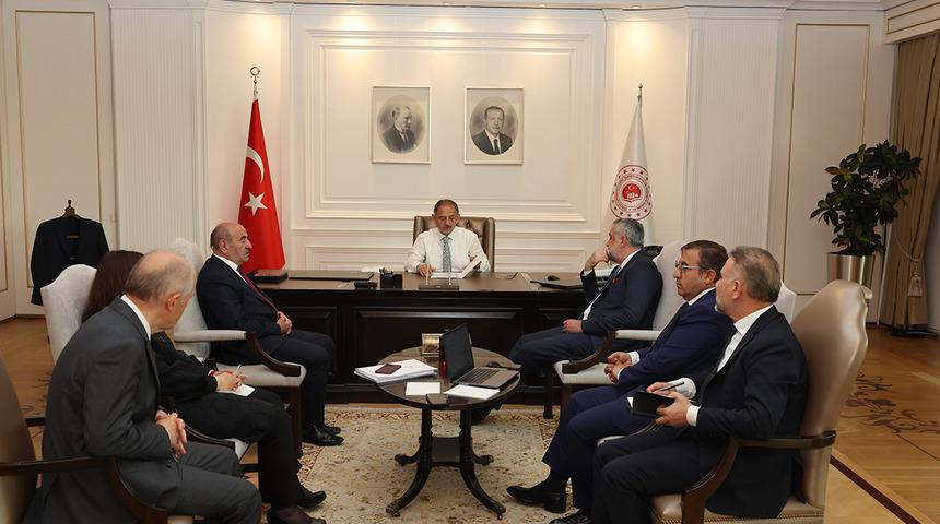 Bakan Özhaseki'den bakanlık bürokratlarıyla ilk toplantı: Önceliğimiz elbette afet bölgesi