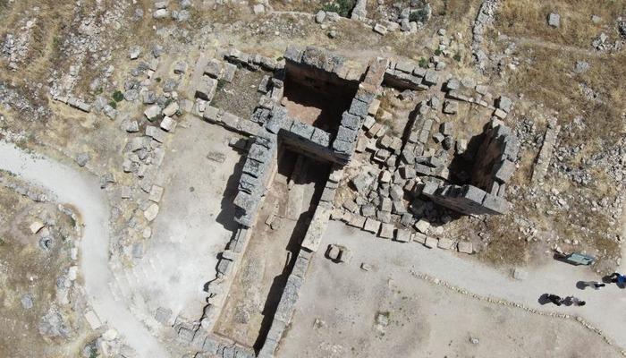 3 bin yıllık kalenin altında binlerce kişilik devasa yapılar tespit edildi