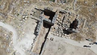 Çığır açacak keşif! 3 bin yıllık Zerzevan Kalesi’nin altında binlerce kişilik devasa yapılar tespit edildi