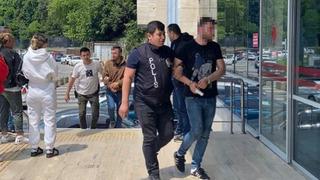 Belediye binasını basıp başkanlık makamına saldırdılar! Adliyeye getirilirken böyle bağırdılar 'İşsiziz, iş versinler'