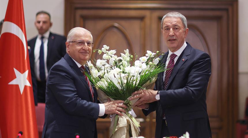 Milli Savunma Bakanlığında devir teslim töreni! Yaşar Güler'den net mesaj... 'Birinci önceliğimiz' deyip duyurdu
