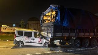 Samsun'da kaza yapan Türk Kızılay aracındaki kan başka araca nakledildi