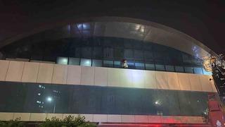 Zeytinburnu’ndaki teknoloji mağazası alev alev yandı