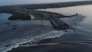 Tüm dünyayı endişelendiren görüntü! Kakhovka Hidroelektrik Santrali vuruldu, tahliyeler başladı