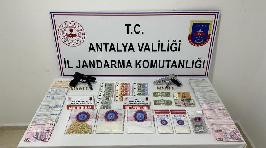 Antalya’da jandarmadan uyuşturucuya geçit yok