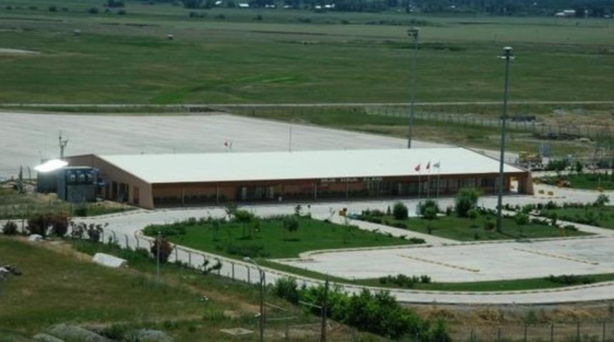 FET&Ouml;'den aranan emniyet m&uuml;d&uuml;r&uuml; havalimanında yakalandı