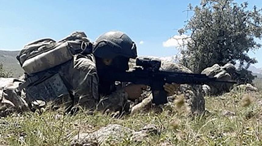 Barış Pınarı bölgesinde komandolara teslim oldu! MSB sosyal medyadan duyurdu