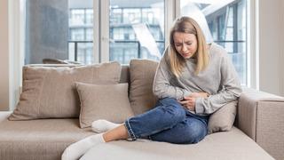 Karın ağrısı nasıl geçer, şiddetli karın ağrısına ne iyi gelir? Karın ağrısı neden olur, gebelikte karın ağrısının nedenleri nelerdir?